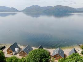 Beach Houses with Hot Tubs, отель в городе Гленко