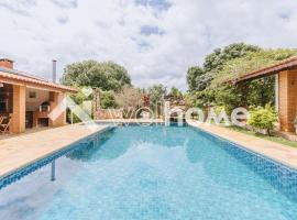 Casa em Pinhalzinho com piscina e churrasqueira, holiday home in Pinhalzinho