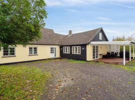 Holiday Home Edele - 3-8km from the sea in Bornholm by Interhome, hotel with parking in Østermarie
