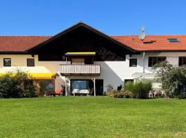 Ferienhaus zur schönen Aussicht, hotel in Teisendorf