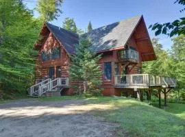 Spacious log cottage Resort access