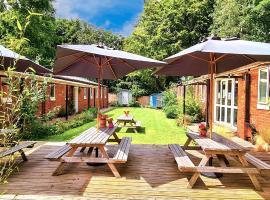 Wooler Youth Hostel and Shepherds Huts, hostel in Wooler