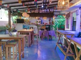 Hostel Tharu, Surf Camp & Restaurant，烏納瓦圖納的青年旅館