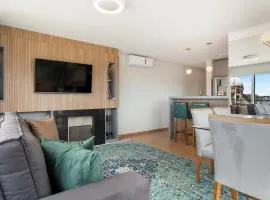 Apto 2 Suítes 30m Rua Coberta by Achei Gramado