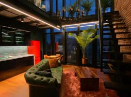 Zwierzyniecka Luxury Loft Apartment، فندق رفاهية في بوزنان