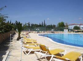 Pool View 2 bedroom 1st floor apartment, Oasis Parque near Alvor AT14、ポルティマンのアパートメント