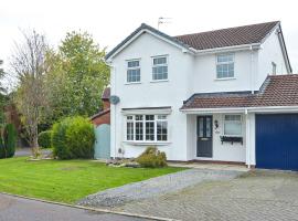 Huntsfield House- Lovely Modern 4 Bedroom House Suitable for Work and Leisure Stays, hotel in Bamber Bridge