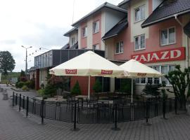 Max na terenie stacji MOL, hotel con parking en Radzymin