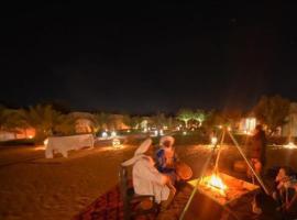 sunset luxury camp: Merzouga şehrinde bir otel