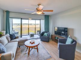 Murrells Inlet Condo with Balcony and Pool Near Pier!, apartment in Myrtle Beach