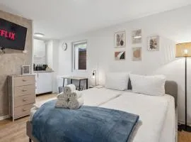 Vorstadtoase - Apartment für 2 Personen mit Smart TV, Parken, eigenen Bad, Netflix - Nähe BER