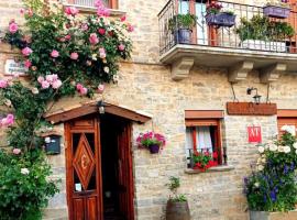 Casa Maza Apartamentos, hotel in Biescas