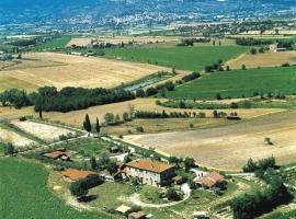 Cortona Gabolina e Turata Holiday Home، فندق عائلي في كورتونا