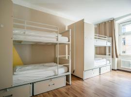 EastSeven Berlin Hostel, отель в Берлине, рядом находится Площадь Кольвицплац