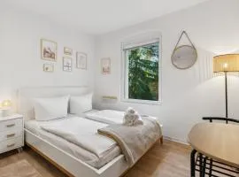 Vorstadtoase für 2 - Netflix, Parkplatz, Nähe BER, Queensize-Bett