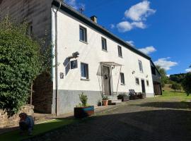 Happy Hippo Haus, hotel with parking in Mürlenbach