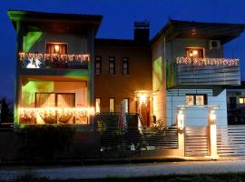 Andromache's Cozy Villa close to Meteora-Trikala, porodični hotel u gradu Trikala