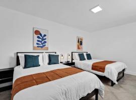 Modern and Chic 3-bedroom Pool Home, hotel a North Lauderdale