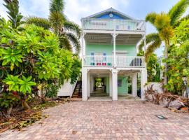 Waterfront Key West Oasis with Float Dock!, cottage in Key West