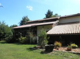 Ferme le poulet, ξενοδοχείο σε Saint-Perdon