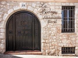 Casa Rural LA BODEGA, ofrece cata de vino gratis, landsted i Horche