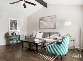 Walk to Barton Springs Spacious Apt Backyard