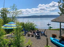 Relaxing Getaway On A Private Beach in Shelton!, hotel in Shelton