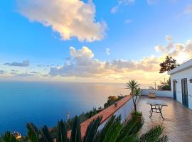 "CASALENA" Villa a Furore Amalfi coast con grande terrazzo e vista sul MARE, holiday home in Furore