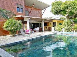 Villa d'architecte avec piscine St Paul Reunion, smještaj s priborom za pripremu jela u gradu 'Saint-Paul'