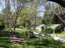 Backyard Garden Oasis, hotel a Middletown