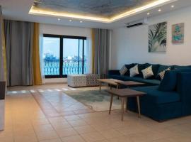 درة العروس خمس غرف وصالة مع بالكونة على شاطئ البرادايس - عوائل, hotel en Durat Alarous