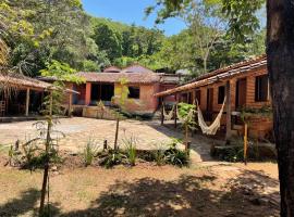 Casas Goiás - Suítes Beira Rio - Centro Histórico، كوخ في غوياس