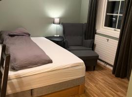 Koselig rom i rolige omgivelser, hotel murah di Åmot