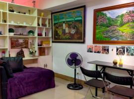 Cozy Condo Unit w/ FREE WIFI&Netflix-Pay Parking, ξενοδοχείο σε Antipolo