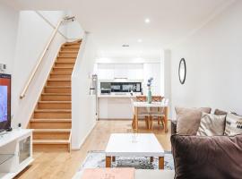 Modern Living 2br Townhouse In Maidstone W Study, holiday rental in Maribyrnong