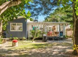 Beachcombers Cottage - beachfront pet retreat