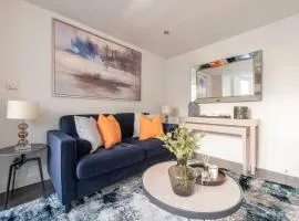 Elevated Elegance: 1BR 1BA Flat in Wellmeadow Rd