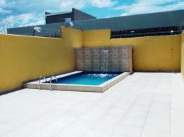 casa na praia com piscina em itanhaem, хотел в Итанхаем