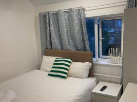 Spare room in a family house, вариант проживания в семье в Бристоле