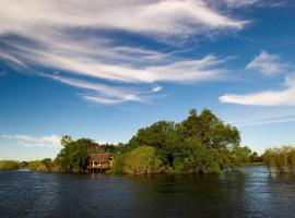 Sindabezi Island Camp，Simonga的豪華露營地點