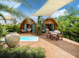 Tropical Chalet 2BR Villa Pasak Paradise 1 with Private Pool, Laguna 10 min drive, בקתה בBan Pak Lak