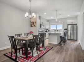 Newly Built Family Townhome, Sleeps 12 Comfortably, hotel in Airdrie