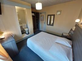 Logis Hotels - Le Saint Clément - Hotel Restaurant, hotel v destinaci Saint-Médard-de-Guizières