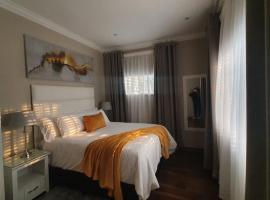 Home Away from Home - Deluxe Queen & Twin Apartment, hotel near University of Namibia, Johannesburg