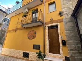 Antico Borgo - A due passi dalle Gole Alcantara, apartment in Motta Camastra