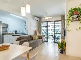 Apartamento 2 Qto e Varanda em Condomínio Completo