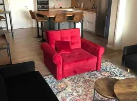 Stylisches Maybach Appartement mit Terrasse für 5 Personen, 5 Betten, große Kochinsel, Homeoffice mit 250Mbit WLAN