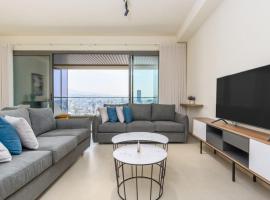 Denim 3 Bedroom Apartment With Pool, апартамент в Бейрут