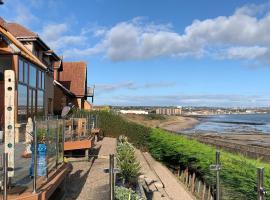 Luxury Seaside Home with Incredible Views, cheap hotel in Fife