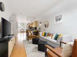 Midtown Modern - urban condo walkable to bars and beach